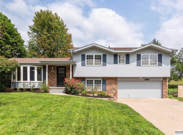 8023 Raven Oaks Drive, Omaha, NE 68152
