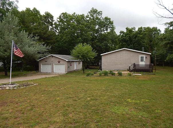 2389 W Maplehurst Drive, Roscommon, MI 48653