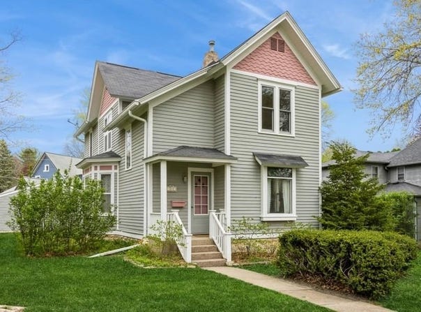 313 5th Ave NW, MtVernon, IA 52314