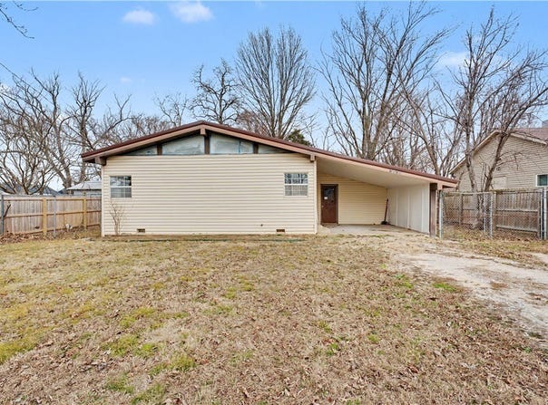 1015 E Tulsa Street, Siloam Springs, AR 72761
