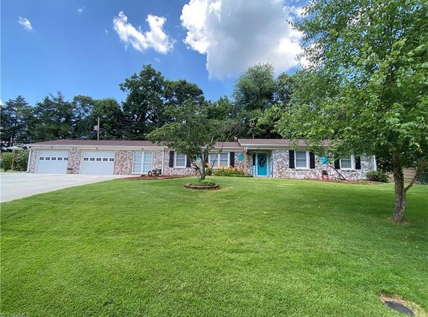 2413 Sandy Court, Kernersville, NC 27284