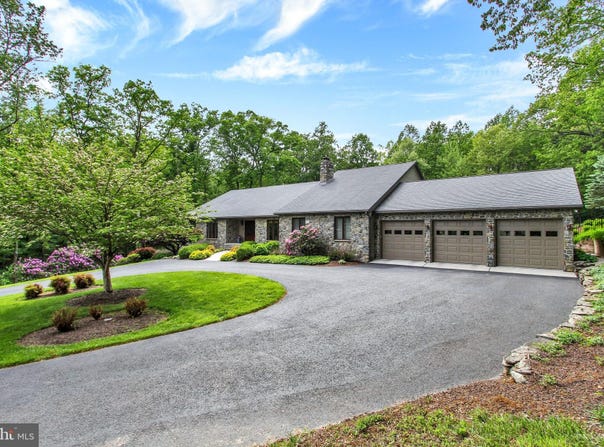 1669 BECK MILL ROAD, HANOVER, PA 17331