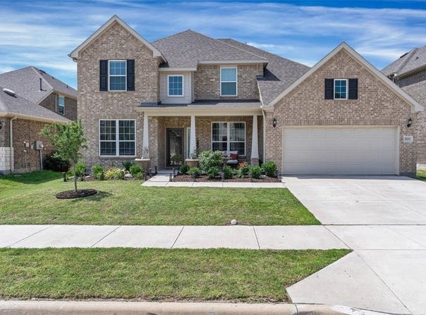 909 Sweeping Butte Drive, Fort Worth, TX 76052