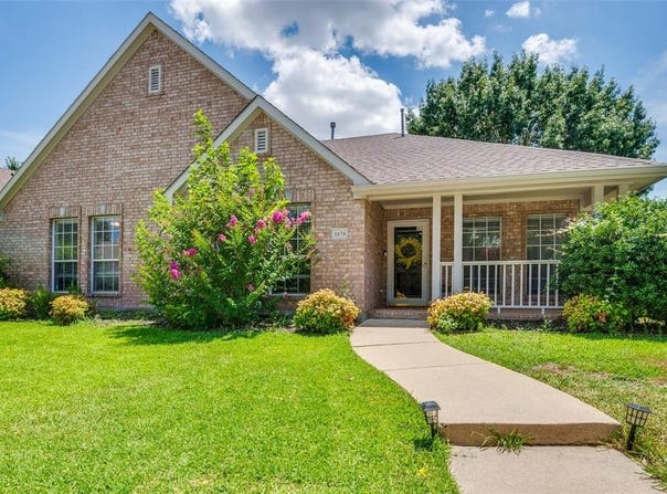 1676 Castle Rock Drive, Lewisville, TX 75077