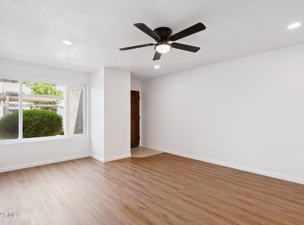 1927 E HAMPTON Avenue, Mesa, AZ 85204