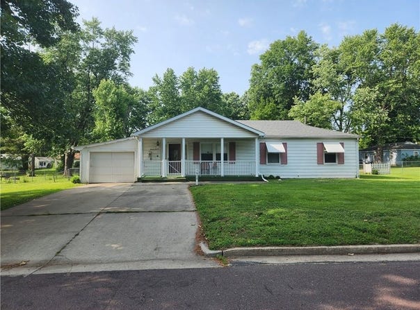 1608 Country Club Boulevard, Sedalia, MO 65301