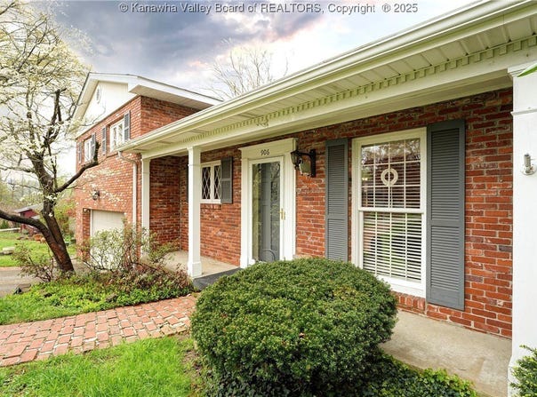 906 Hughes Drive, St Albans, WV 25177