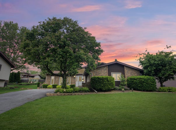 705 Cottonwood Drive, Dyer, IN 46311