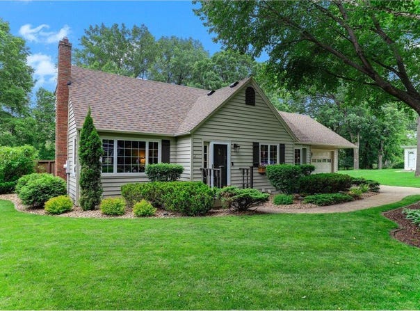 2657 Valley View Lane, New Brighton, MN 55112