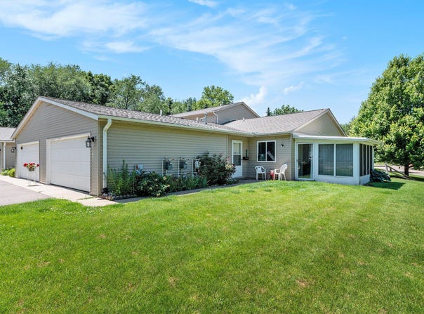 1077 Wedgewood Drive, Plainwell, MI 49080