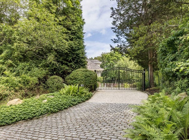 8 Widow Coopers Path, Sag Harbor, NY 11963