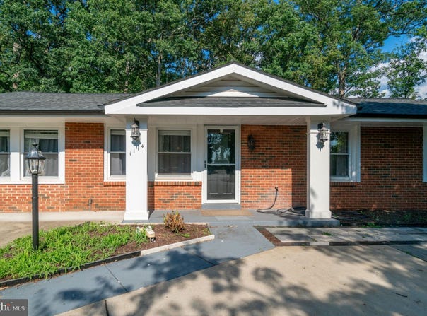 1114 S DICKENSON AVENUE, STERLING, VA 20164