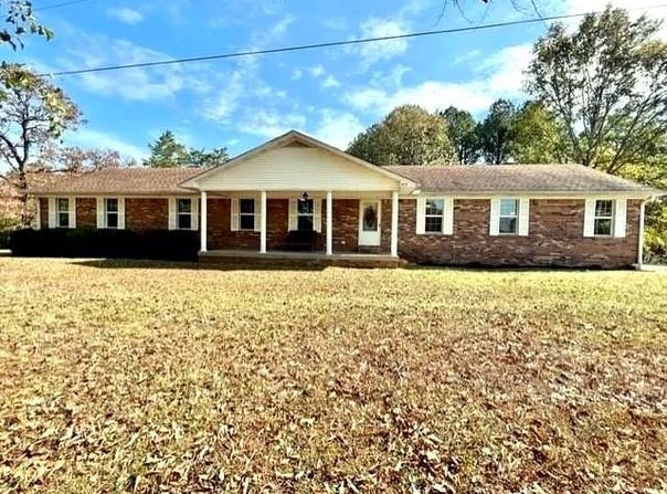 309 KIRKPATRICK Dr, Selmer, TN 38375-1806
