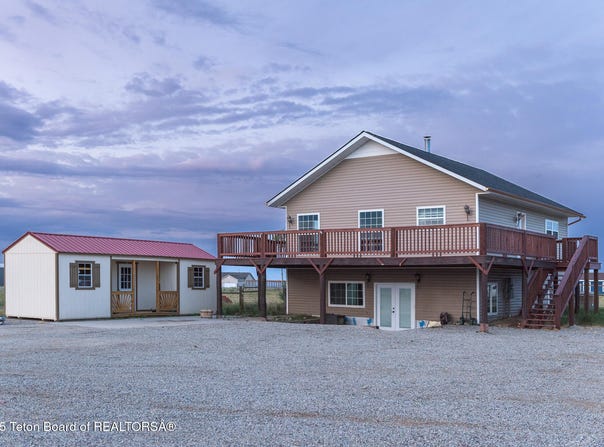 25 NEOSHA Trail, Boulder, WY 82923