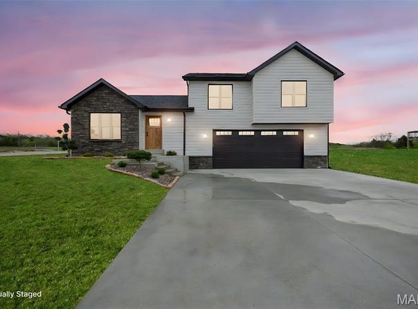 10204 Riehl Farm Drive, Potosi, MO 63664