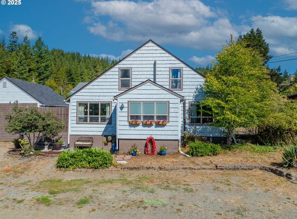 1753 20TH St, MyrtlePoint, OR 97458