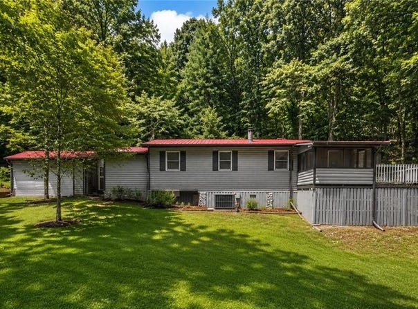 2261 Paradise Valley Road, Cleveland, GA 30528