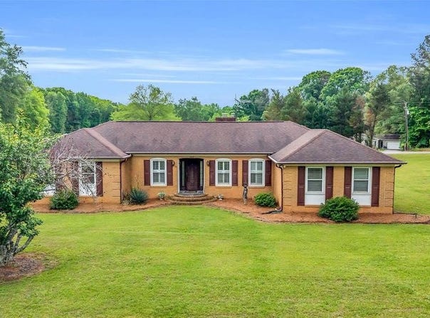 1527 Pinehaven St. Ext., Laurens, SC 29360