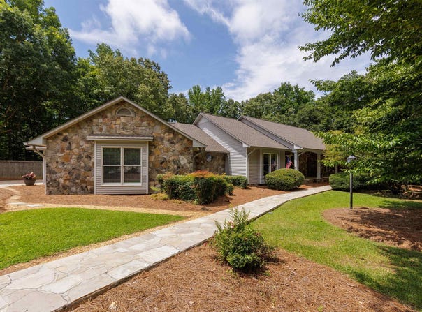 2611 COLEMAN ROAD, ANNISTON, AL 36207