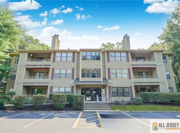 1410 Stoneridge Circle, Helmetta, NJ 08828