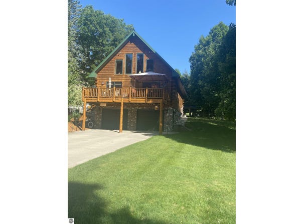 307 SENECA, BELLAIRE, MI 49615