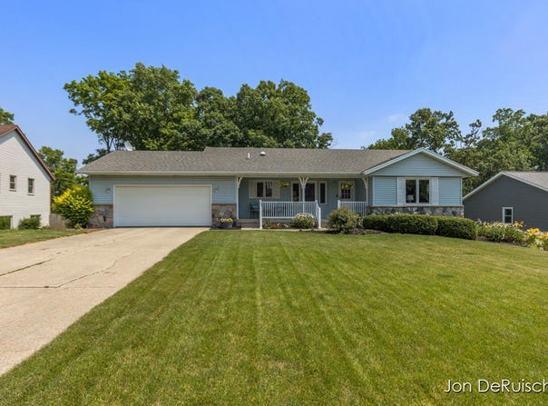 6738 City View Drive, Hudsonville, MI 49426