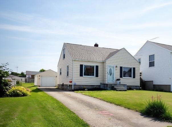 208 Como Street, Struthers, OH 44471