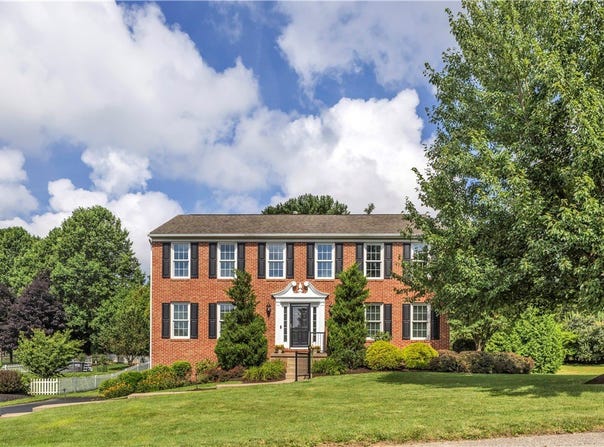 900 Castlegate Circle, Hempfield Twp, PA 15601