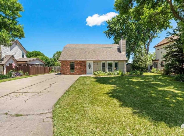 3216 Valleywood Drive, Manhattan, KS 66502