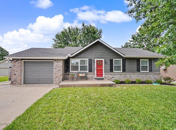 609 E 13th Street, Eudora, KS 66025