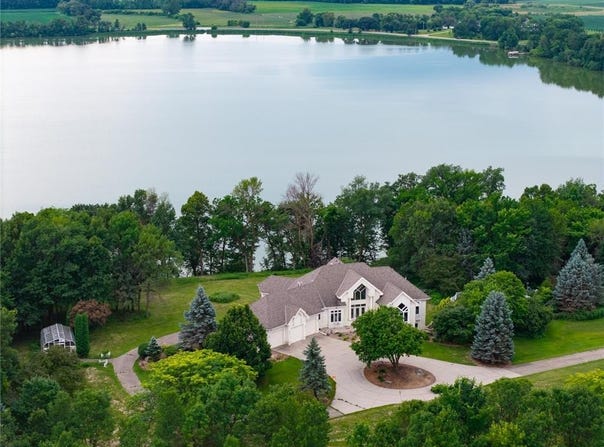 21551 Vergus Avenue, Prior Lake, MN 55372