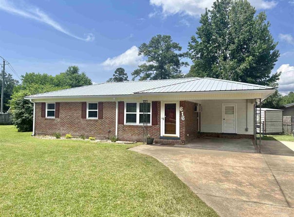 616 E Oak St, Atmore, AL 36502