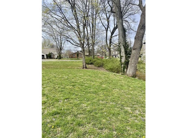 1656 Smallhouse Road, Bowling Green, KY 42104