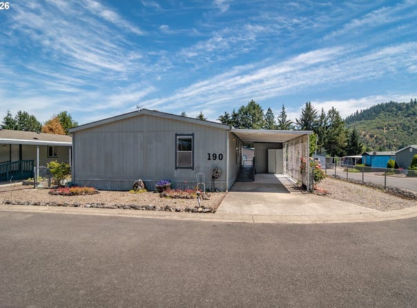 190 TWIN OAKS Loop, Winston, OR 97496