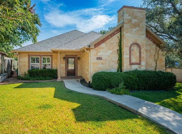 100 E St Andrews Loop, Kerrville, TX 78028