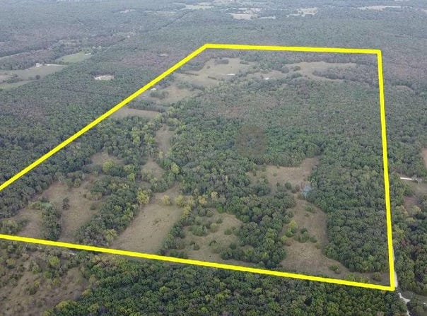 476 E 380th Road, Dunnegan, MO 65640