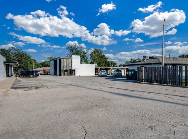 510 E 17th Ave, Hutchinson, KS 67501