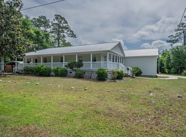 107 Faith Avenue, Sopchoppy, FL 32358