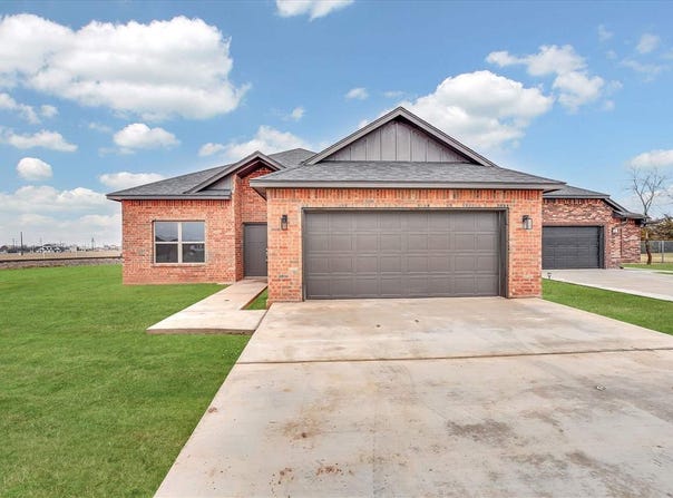203 3rd St, Elgin, OK 73538