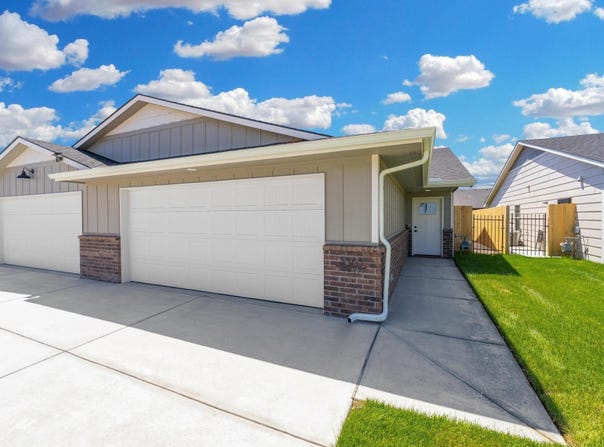 2865 S Cedar Crest Ct, Wichita, KS 67215