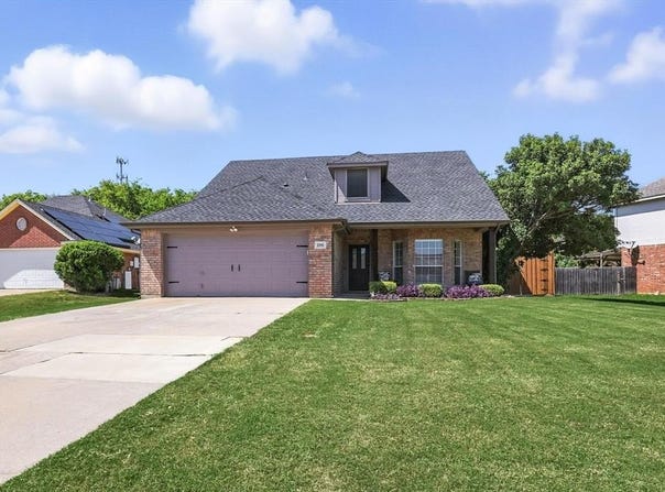 106 N Blue Bonnet Circle, Justin, TX 76247