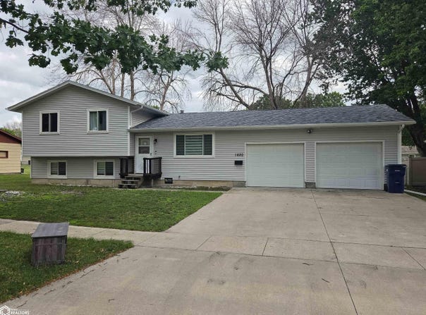 1620 E Elm Street, Algona, IA 50511