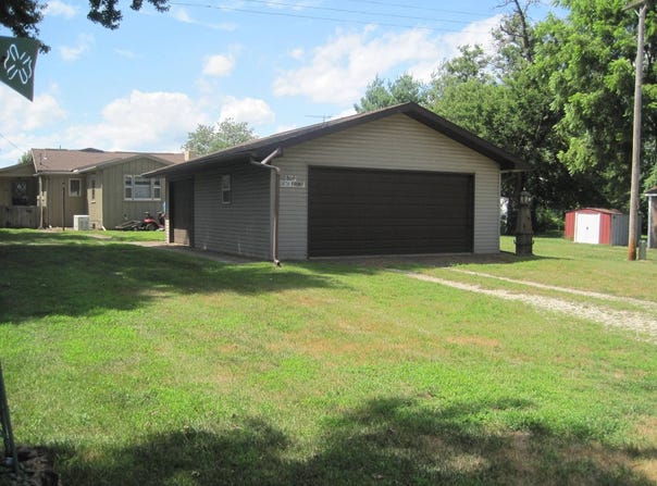 809 North Front St, Oquawka, IL 61469