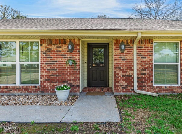 113 Weeks Drive, Youngsville, LA 70592