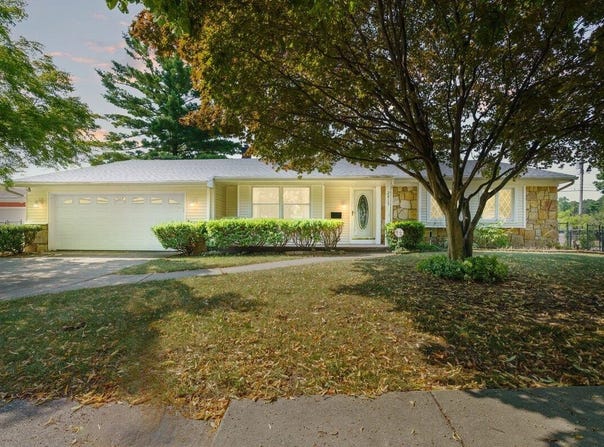 2415 Woodview Drive, Lansing, MI 48911
