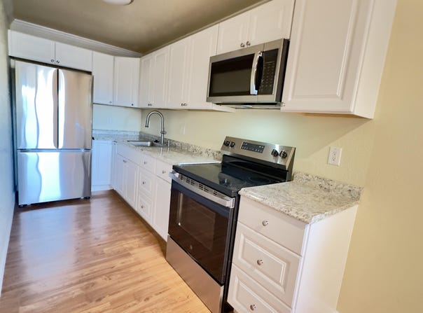 675 N Los Felices Circle, Palm Springs, CA 92262
