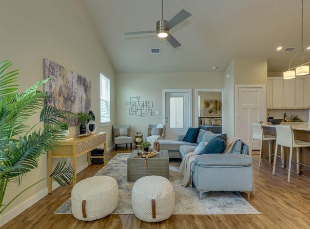 240 Rose Dr, Dripping Springs, TX 78620