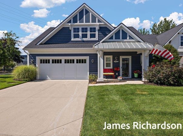303 Pere Marquette Place, Grand Haven, MI 49417