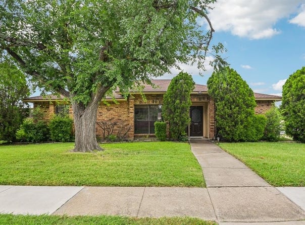 5605 Blair Oaks Drive, The Colony, TX 75056