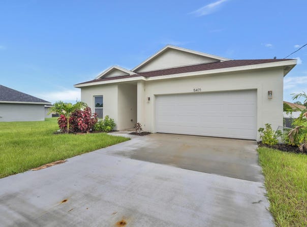 5471 NW Model Court, Port Saint Lucie, FL 34986